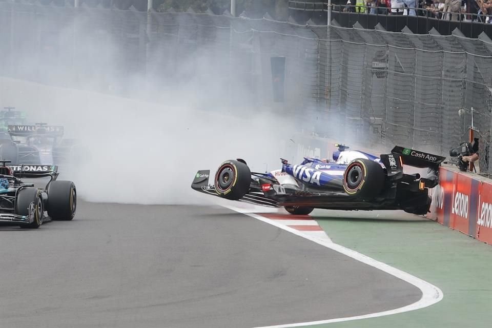 Fue una accidentada arrancada en el GP de CDMX.