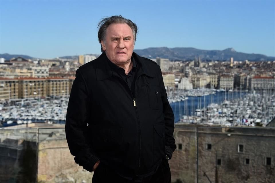 El actor Gérard Depardieu comparecerá este lunes en los tribunales de Francia como parte de su juicio por dos delitos sexuales.