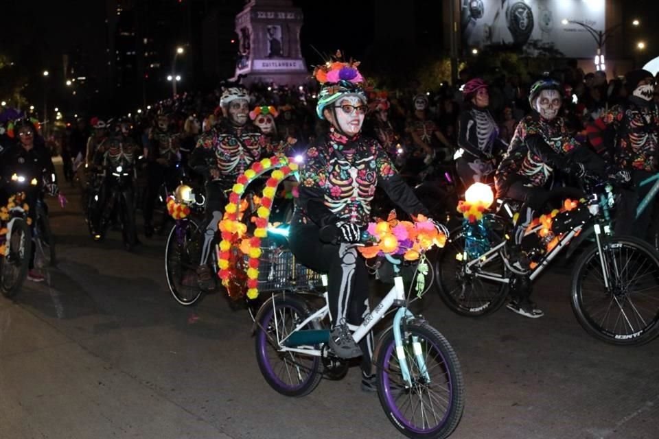 Uno de los contingentes que inauguró la procesión fue el de las bicicletas.