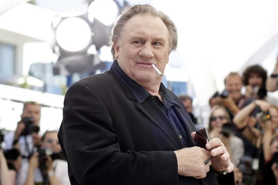 Gérard Depardieu no se presentó al inicio de su juicio por agresión sexual, este lunes, por recomendación médica, pidiendo que lo aplazaran.