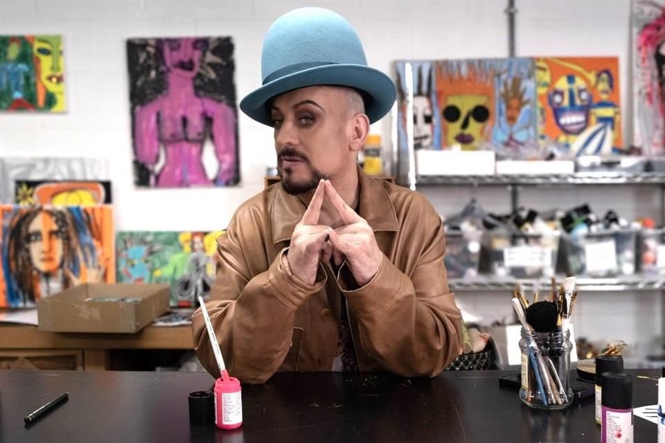 El cantante Boy George, líder de la banda Culture Club, decidió explotar su faceta como artista plástico al montar una exhibición en Reino Unido de pinturas inspiradas en varios de sus ídolos.