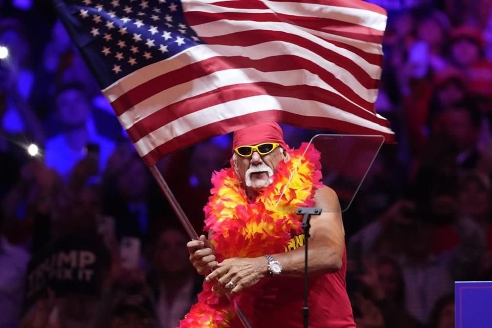 El ex luchador y actor Hulk Hogan apoyó públicamente a Donald Trump en un mitin, donde aprovechó para burlarse de Kamala Harris.