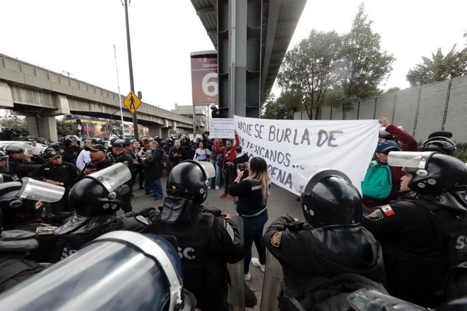 Un aspecto del operativo policial de ayer afuera del Autódromo Hermanos Rodríguez.