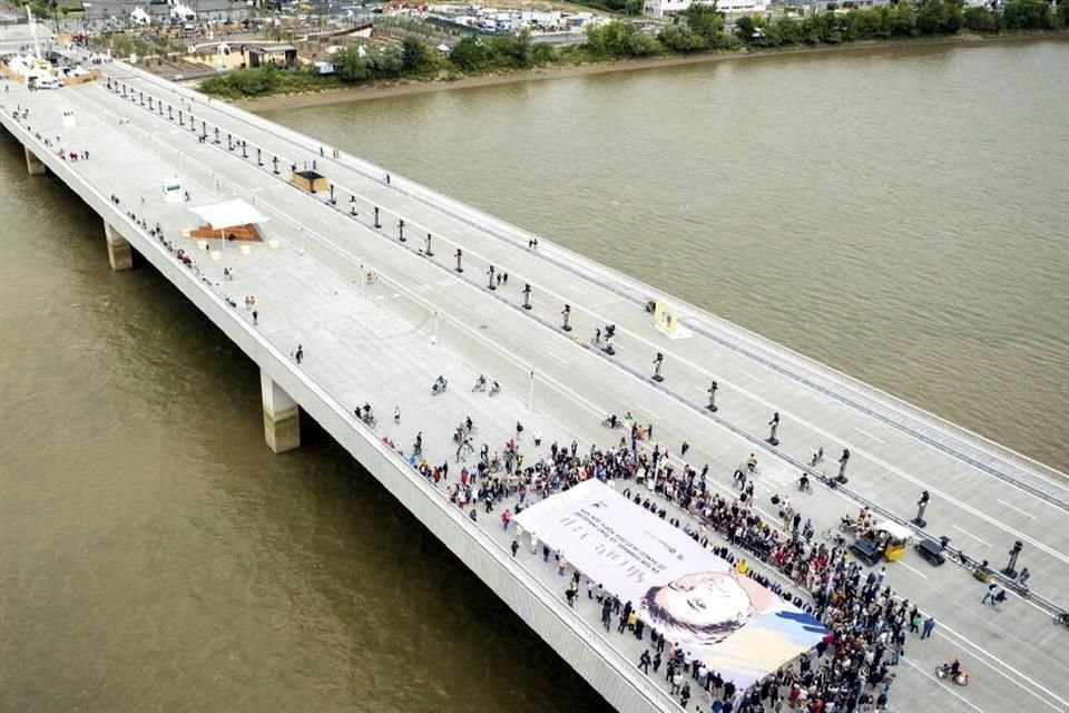 El puente busca una definición alternativa de lo que podría ser un modelo del siglo 21.