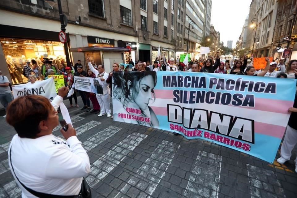 En el recorrido el contingente realizó una parada en la esquina de 5 de Mayo y Motolinia, calle donde fue baleada Sánchez Barrios y su acompañante David fue ultimado.