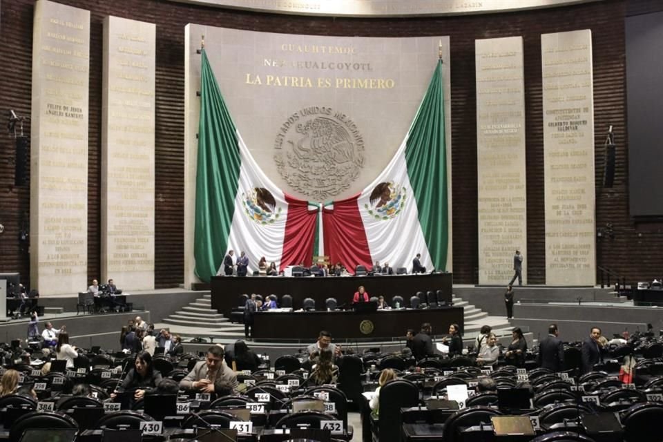 Diputados de Oposición dijeron que sería un atentado a derechos de Ministros no aceptar sus renuncias y acusaron a Morena de doble moral.