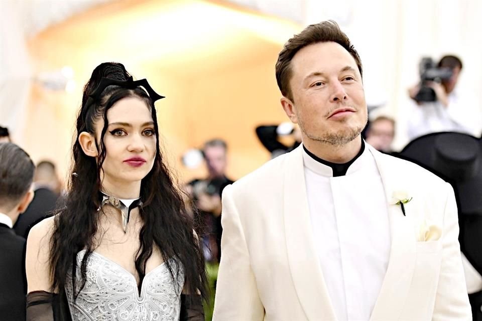 En 2020, Musk y Grimes, con quien comenzó a salir dos años antes, tuvieron su primer hijo, un niño al que llamaron X Æ A-Xii, o X para abreviar.