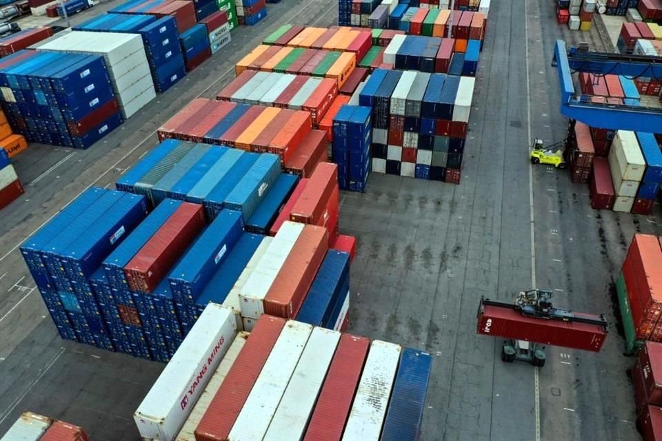 Banco Base consideró que los aranceles anunciados hacia México son más bien una narrativa política, pero el riesgo radica en la incertidumbre generada.