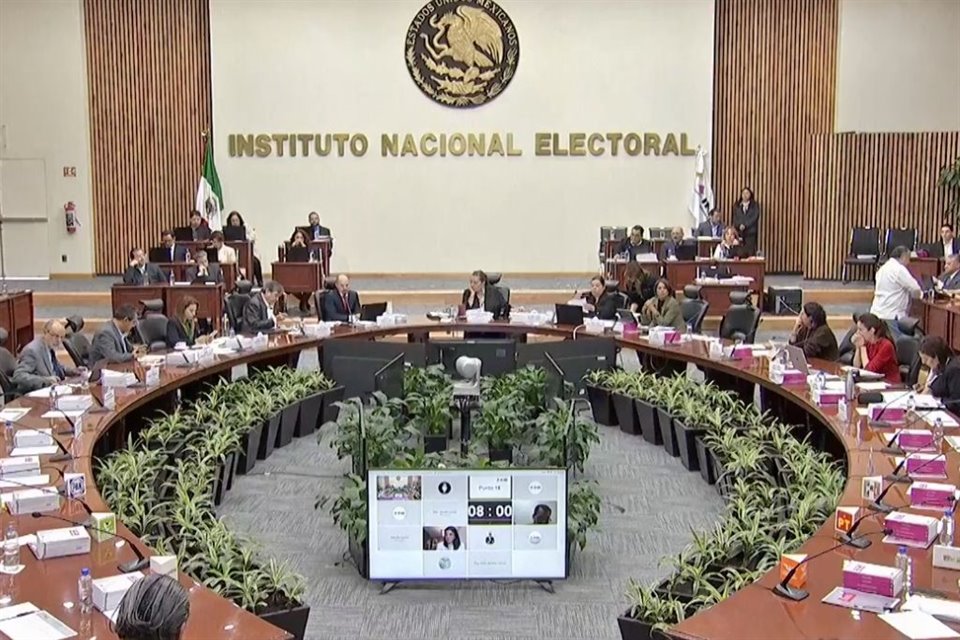 La presidenta del Instituto, Guadalupe Taddei, y consejeros cercanos argumentaron que sería mejor acudir al Tribunal Electoral.