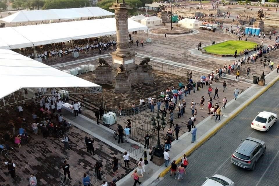 En Monterrey se aplicará la segunda dosis de AstraZeneca, en tres módulos como el de la Explanada de los Héroes.