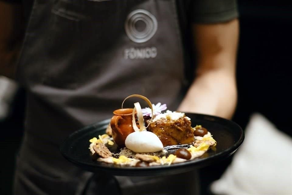 Durante la velada, maestras cocineras de Oaxaca elaborarán las tortillas en ese momento, mientras que los platillos del chef Maldonado rematarán un show único que honra la festividad mexicana.