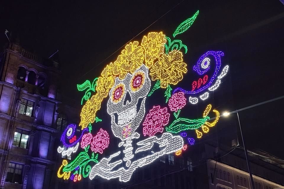 Esperan más de un millón de visitantes durante las festividades por el Día de Muertos.