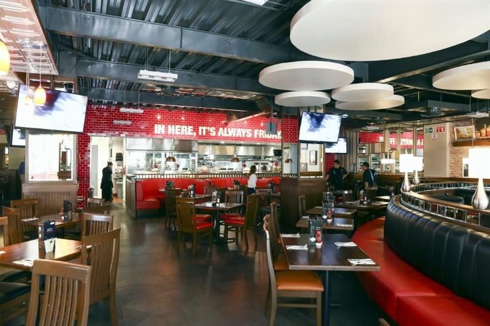 TGI Fridays operaba 292 locales en Estados Unidos el año pasado, un 11 por ciento menos que en 2021, según la empresa.