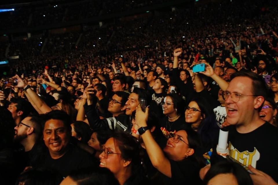 Los fans deberán resguardar sus celulares en bolsas especiales que se sellarán durante el espectáculo.
