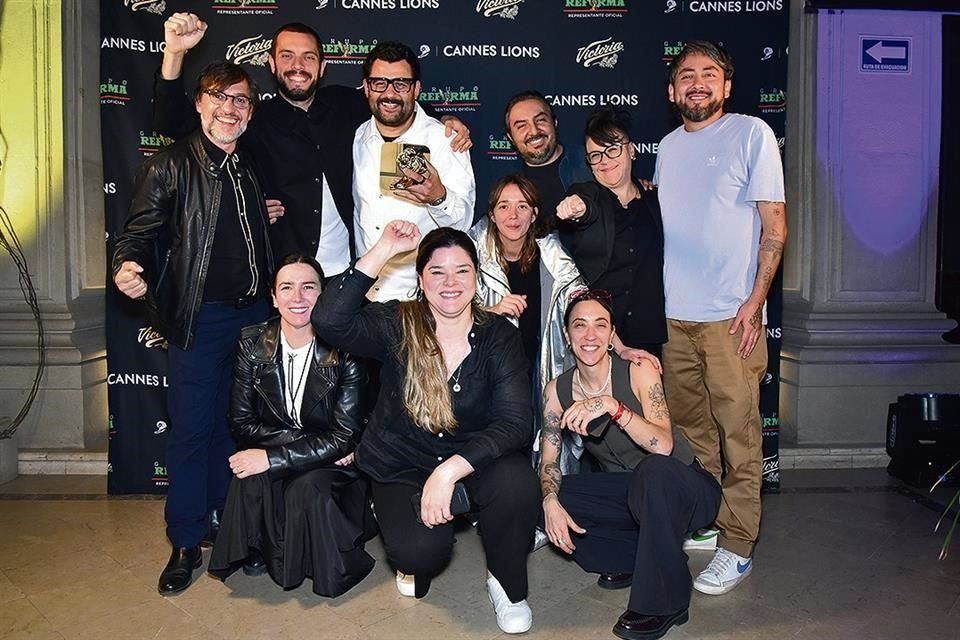 El equipo de Landia tras recibir el bronce que conquistaron este año en Cannes Lions.