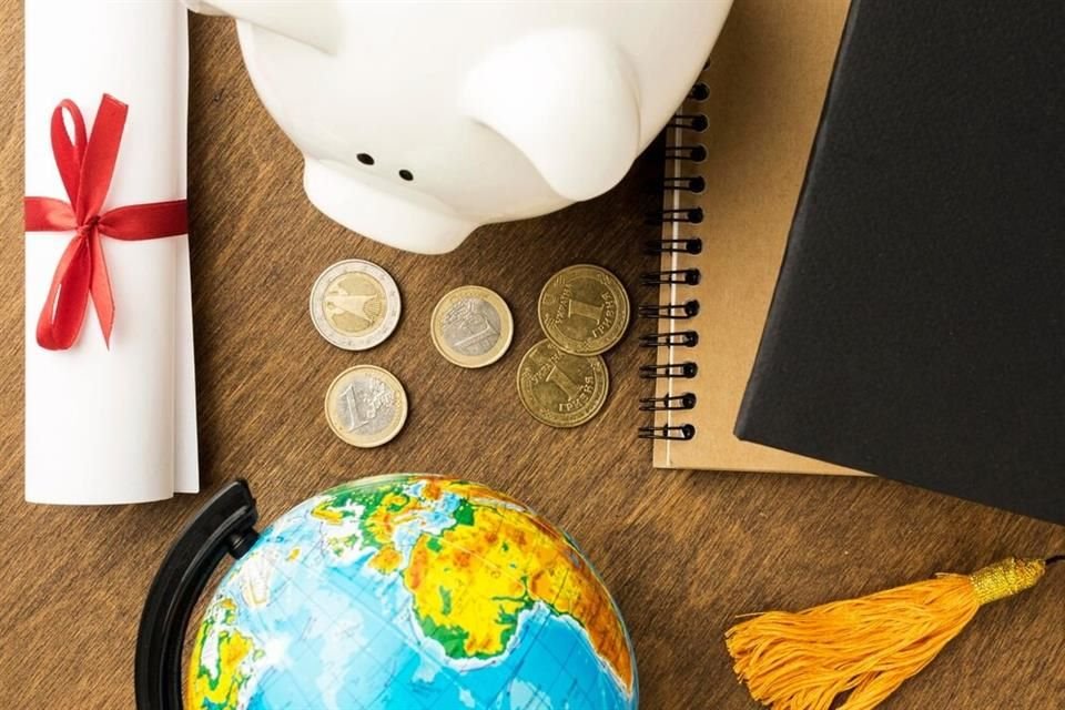 Afore, criptomonedas, tarjetas de débito y crédito, seguridad financiera e inversiones son cursos que permiten aprender a llevar finanzas sanas.