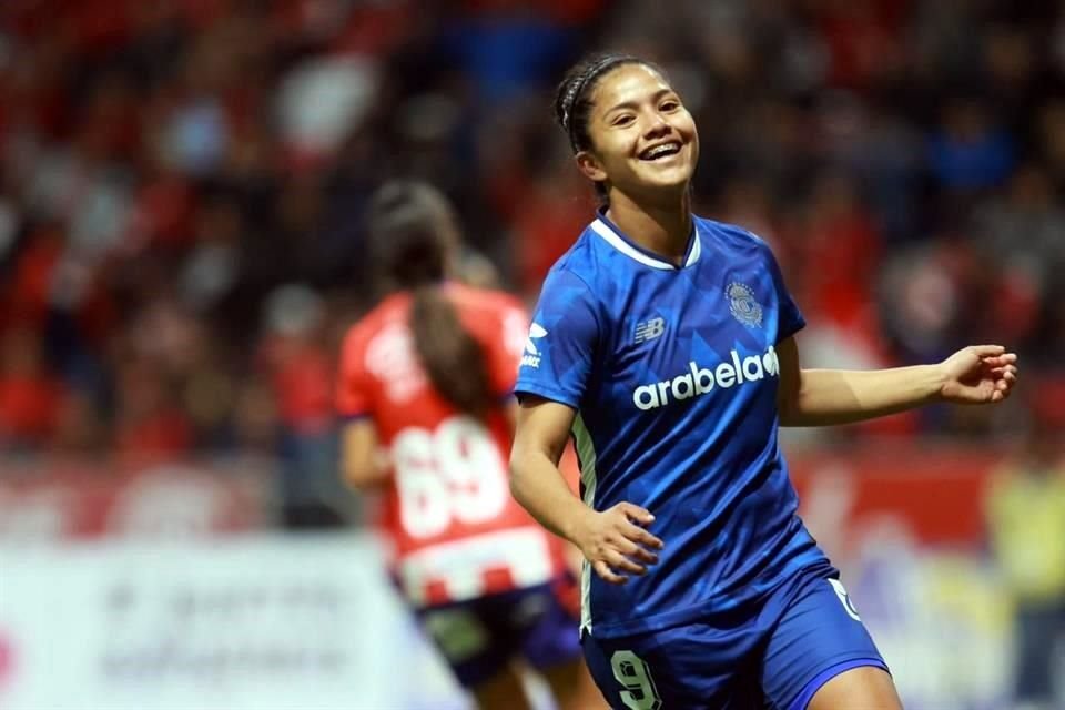 Mariel Román tuvo una noche de gloria al anotar un hat-trick.