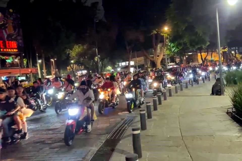 Por segundo día consecutivo, miles de motociclistas tomaron las calles de la Ciudad de México como parte de la Mega Rodada del Terror.