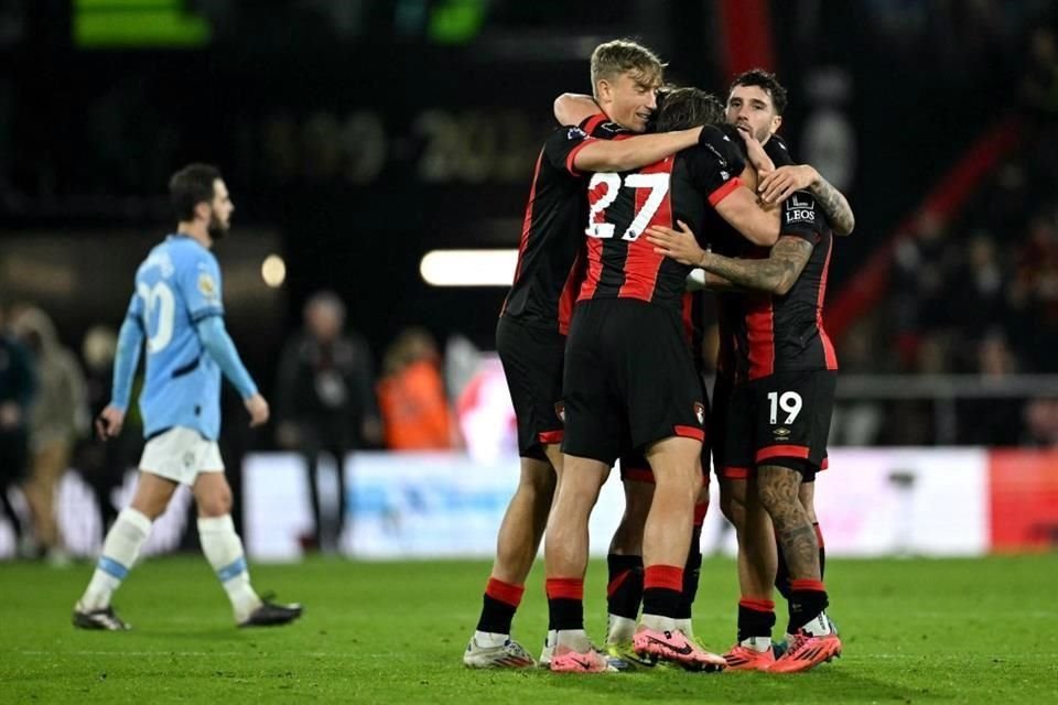 El Bournemouth dio el batacazo y venció 2-1 al Manchester City para bajarlo del liderato de la Premier League.