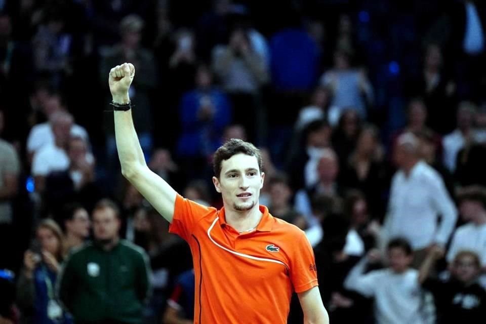 Ugo Humbert le remontó a Karen Khachanov y buscará el título como anfitrión en el Masters de París.