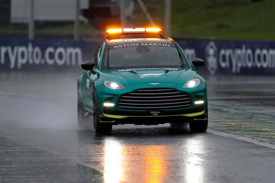 El Safety Car dio recorridos por la pista en Sao Paulo y constató que no había condiciones para realizar la Calificación.