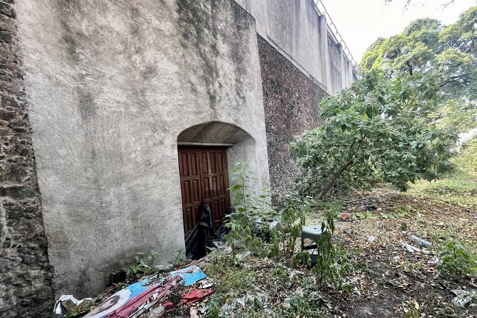 La basura se acumula en sus inmediaciones.