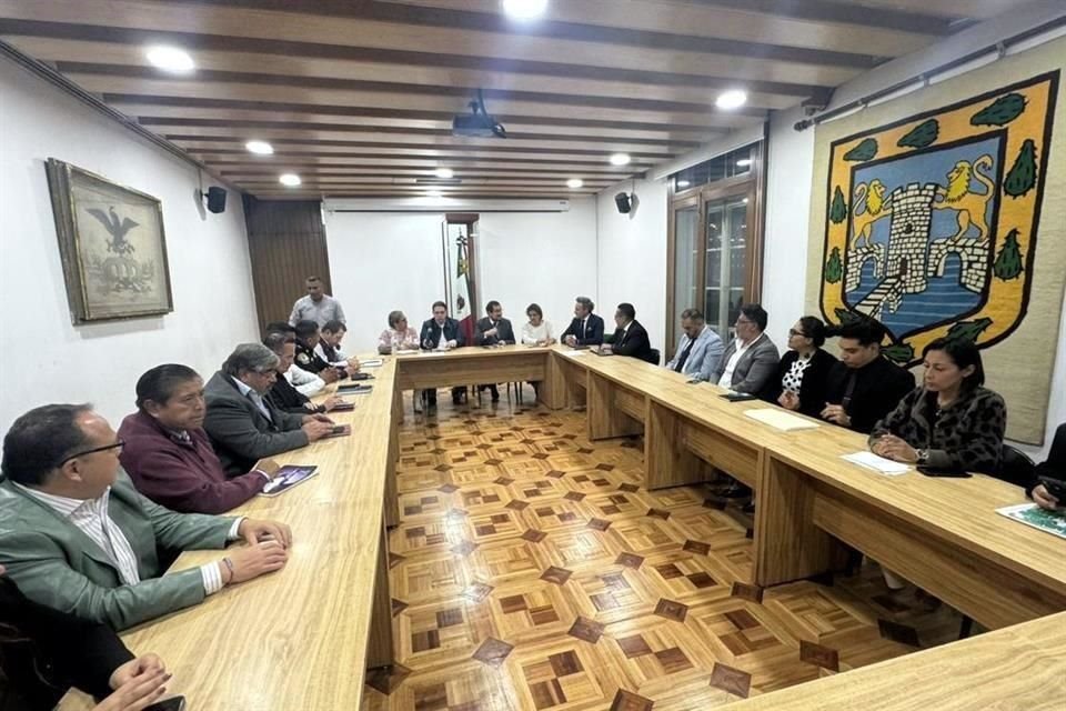 Autoridades del Gobierno de la CDMX y de la Alcaldía Benito Juárez se reunieron con representantes de los recintos suspendidos.