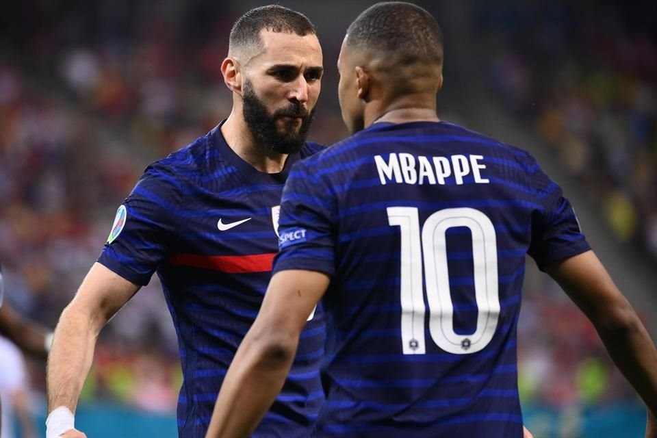 Kylian Mbappé ocupa una posición que no es la suya en el Real Madrid, además le falta compatibilidad con Vinicius, opinó Karim Benzema.