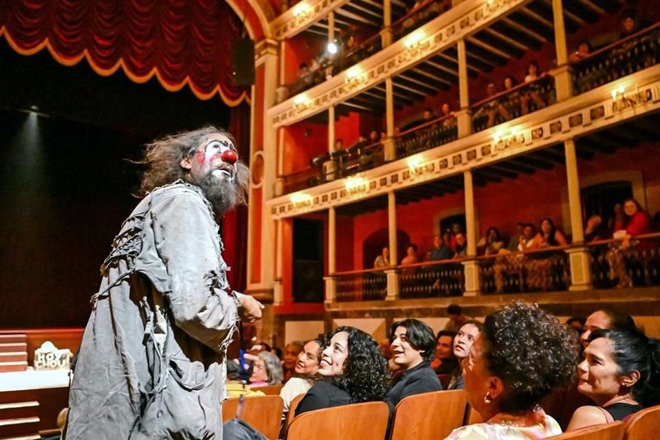 La estética del payaso vagabundo es retomada por la compañía queretana CirCo-TlaChCo a través de su 'Decadente chou', que se presentará el 16 de noviembre.