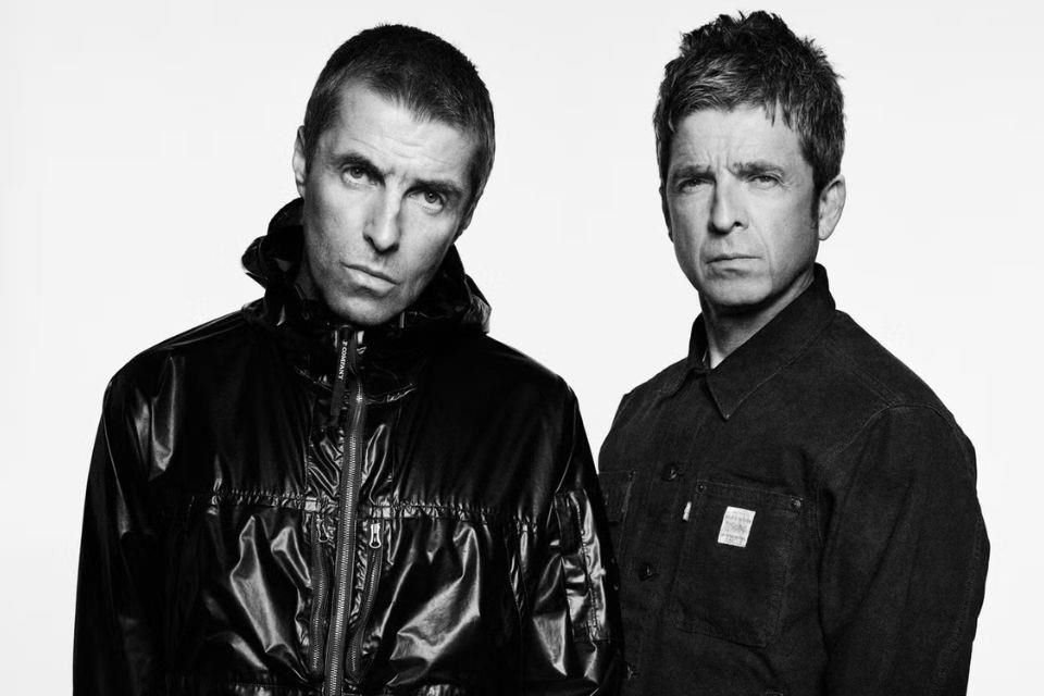 Los hermanos Liam y Noel Gallagher anunciaron a finales de agosto una gira de regreso en 2025, quince años después de su separación.