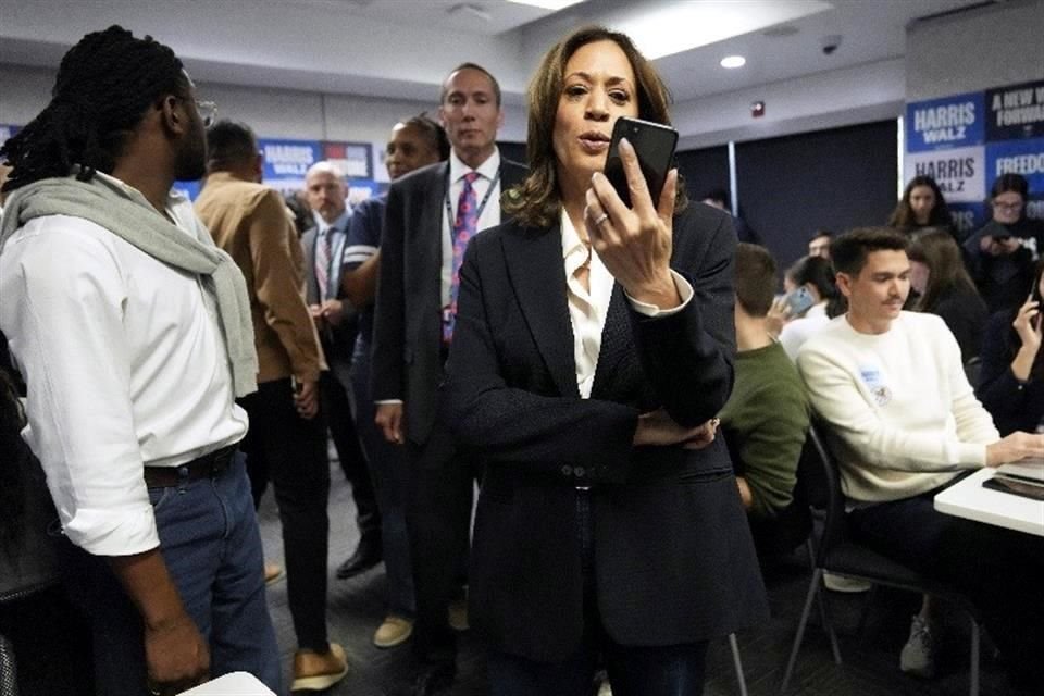 Por otro lado, desde  Washington D.C., Kamala Harris dedicó su día a dar entrevistas telefónicas