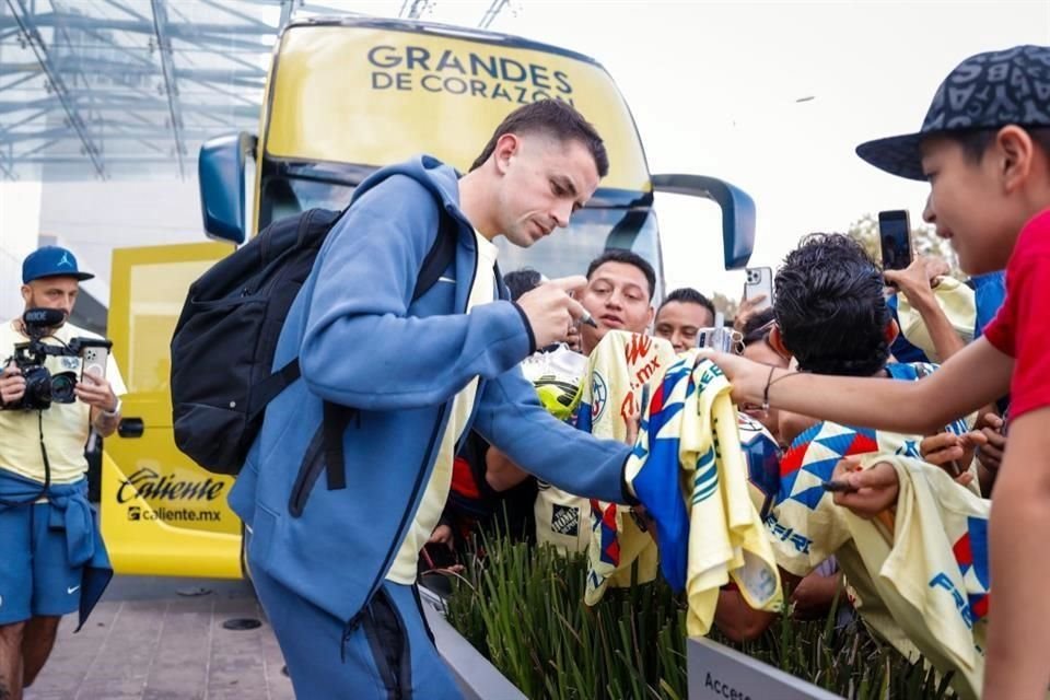 El América tiene buen recibimiento en Puebla.