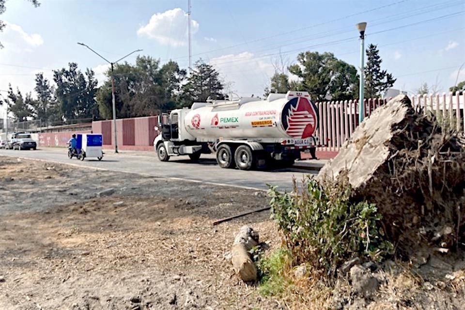 Durante los trabajos de retiro del ducto, el olor a combustible fue perceptible nuevamente.