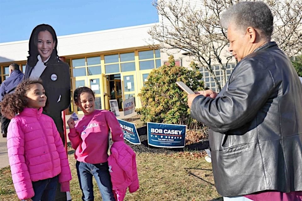 Varias mujeres votaron por Kamala Harris en Pensilvania