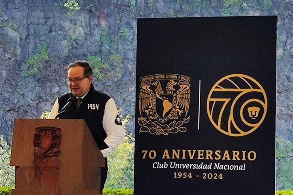 Leonardo Lomelí, rector de la UNAM, espera que el aniversario de los 70 años de los Pumas se consagre con un campeonato.