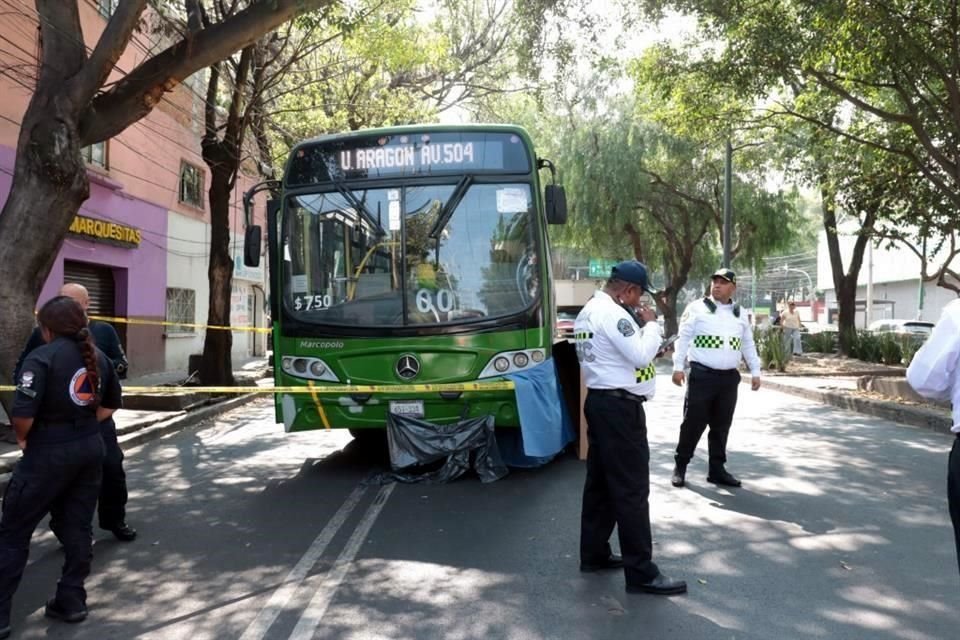 Una mujer adulta mayor murió atropellada por un camión de transporte público.