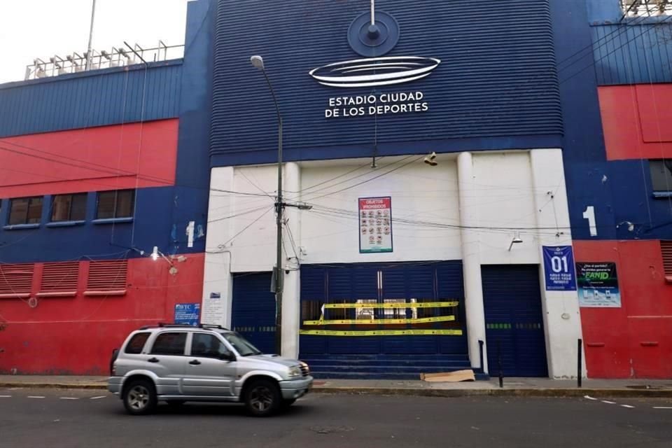 El Estadio Ciudad de los Deportes y la Plaza México fueron clausuradas el sábado, por faltar a medidas de protección civil.