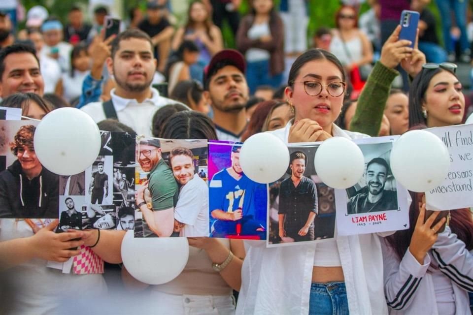 Cientos de fans han comenzado a rendir homenaje a Liam Payne.