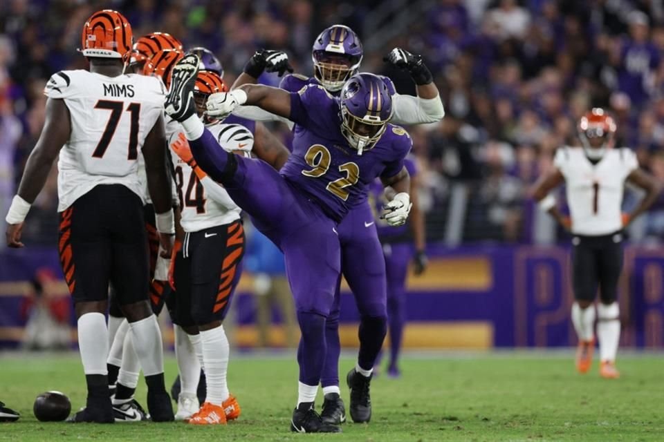 Nnamdi Madubuike con una aeróbica celebración.