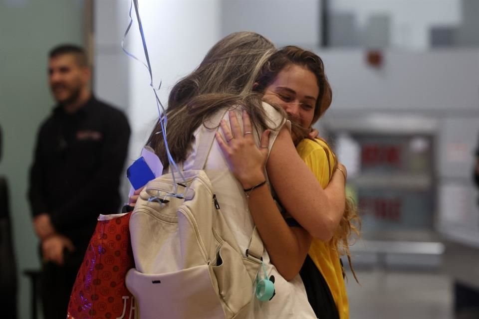 El gobierno de Israel envió aviones a Amsterdam para evacuar a aficionados que fueron atacados y golpeados tras juego de la Europa League.