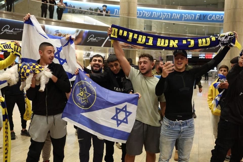 El gobierno de Israel envió aviones a Amsterdam para evacuar a aficionados que fueron atacados y golpeados tras juego de la Europa League.