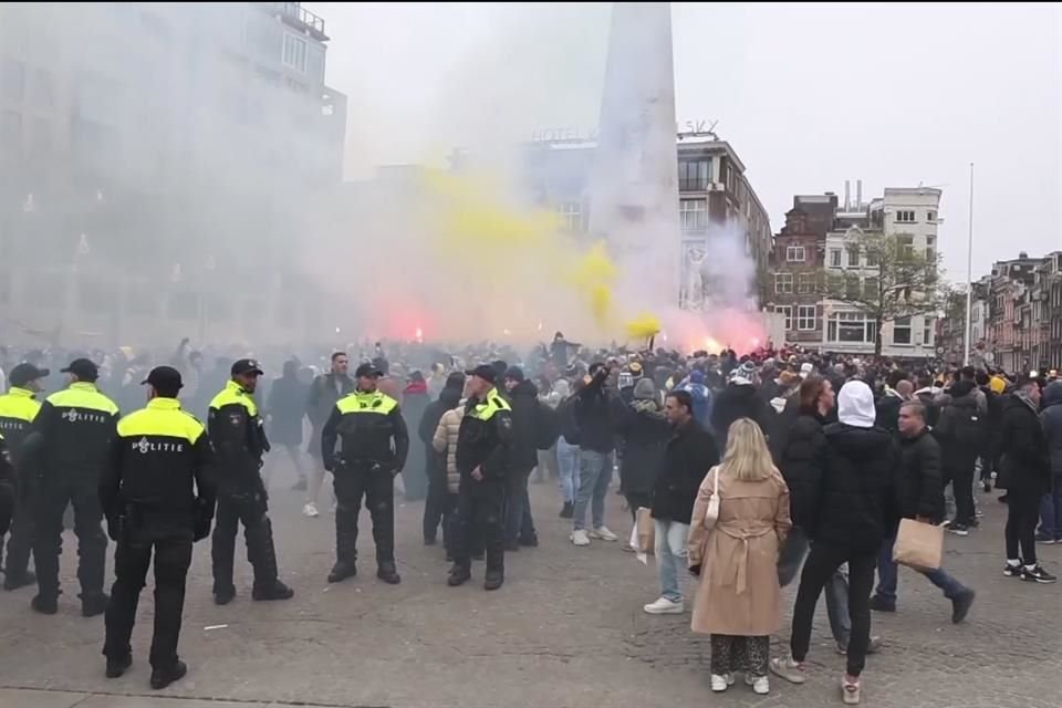 El gobierno de Israel envió aviones a Amsterdam para evacuar a aficionados que fueron atacados y golpeados tras juego de la Europa League.