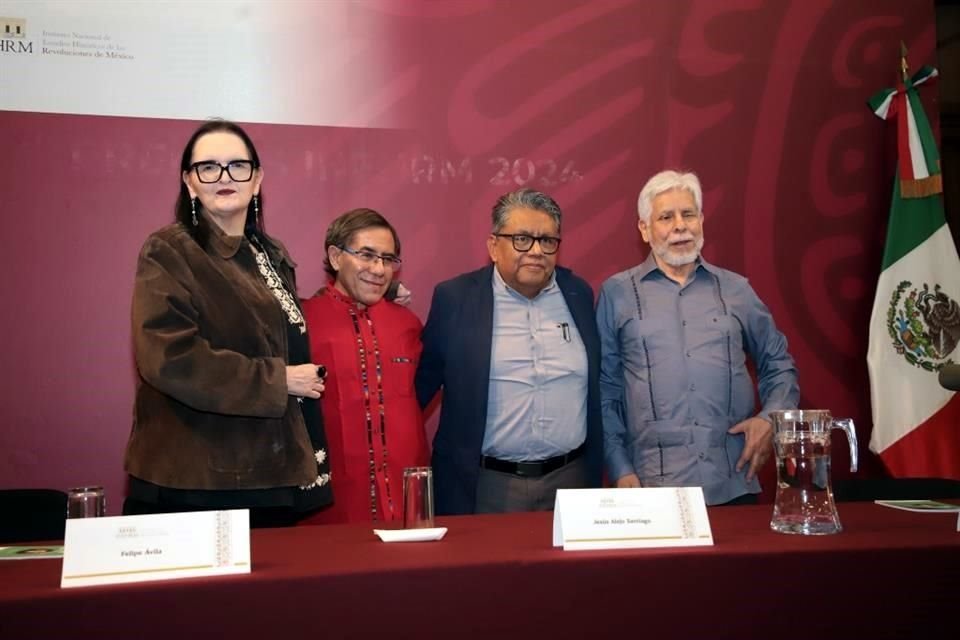 Cecilia Kühne, Felipe Ávila, Jesús Alejo Santiago y Edmundo Cepeda durante la presentación de la radionovela.