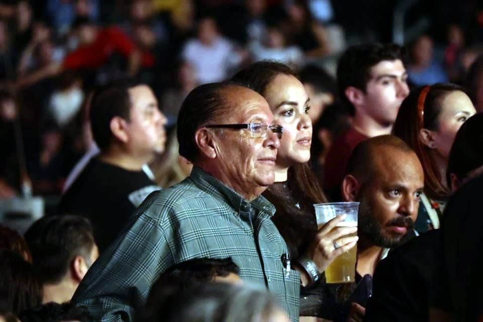 El cantante ganador de múltiples premios Grammy tiene fans de todas las edades, y el show en el Estadio de los Rayados fue una celebración multigeneracional de su talento.