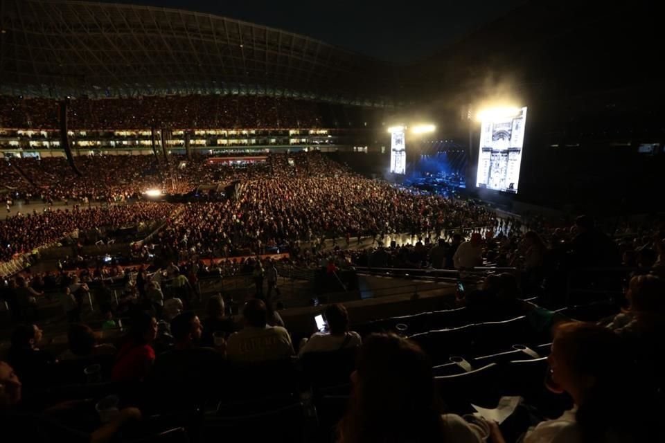 Más de 49 mil personas disfrutaron de la velada en el Estadio de los Rayados.