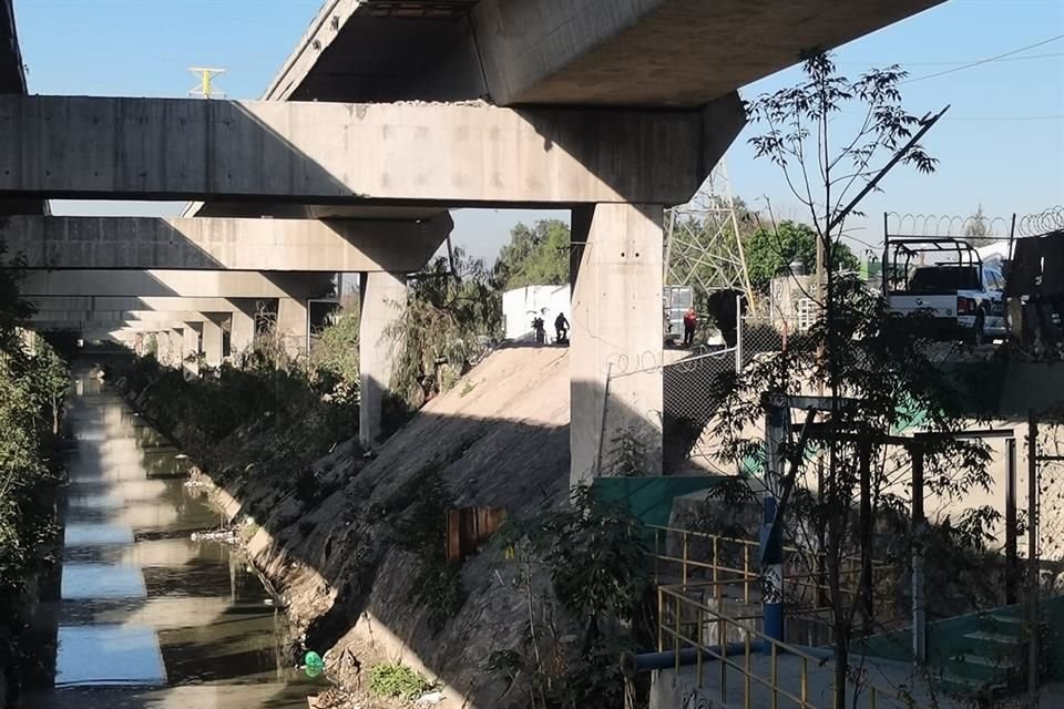 El cuerpo del hombre tenía dos impactos de arma de fuego en la cabeza y uno en la pierna.