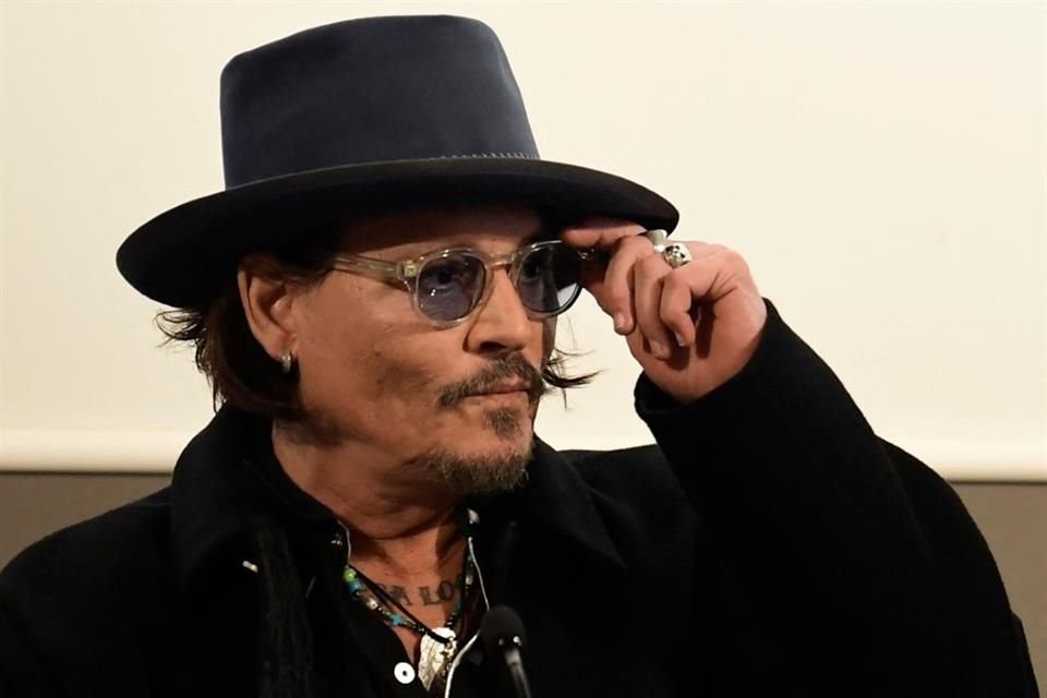 Johnny Depp criticó la 'rigidez' de Hollywood y alabó la libertad creativa del cine europeo durante la presentación de 'Modi' en Sevilla.