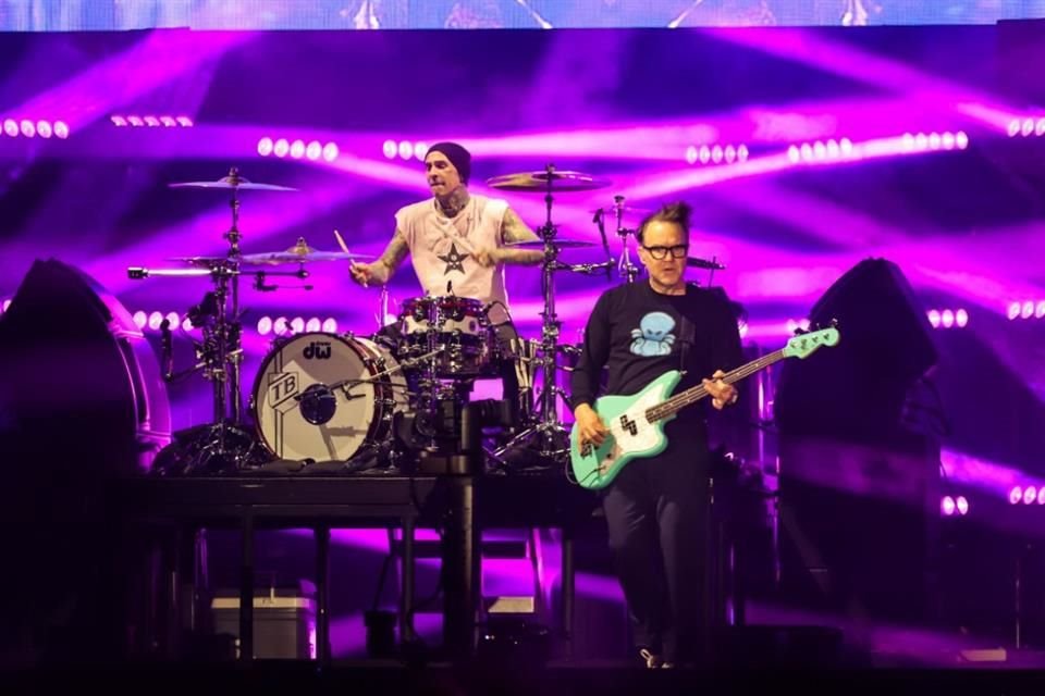 Blink-182 saldó su deuda con México en una noche épica llena de nostalgia y pop punk, frente a 40 mil fans en el Estadio GNP.