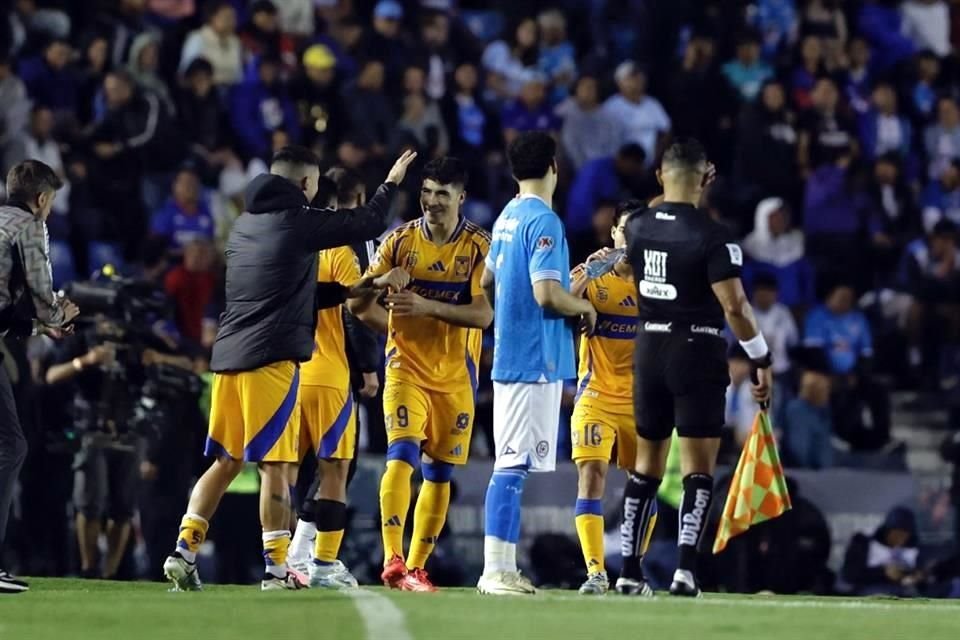 Tigres se adelantó con un gol de penal.