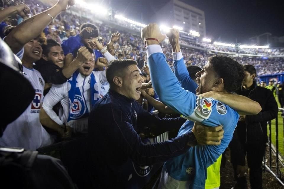 Jose Rivero celebró con la afición.